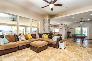 Interior - Tropic Paradise 3 bed + 3 Bath Pool Home (Lake Havasu City)