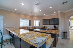 Interior - Luxury Golf Course Retreat on Hogan (Lake Havasu City)