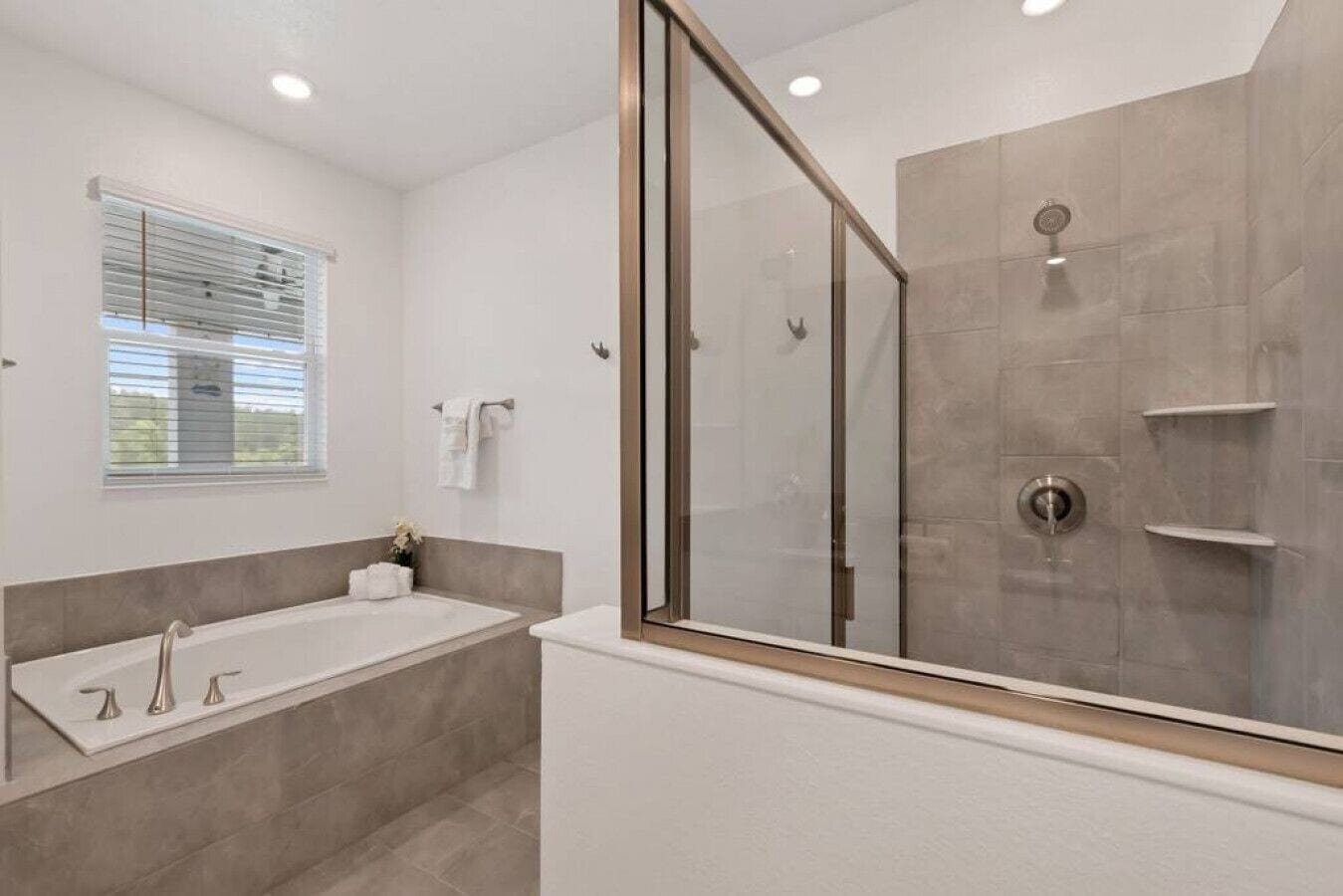 Vila (Multiple Bedrooms) | Parte interna