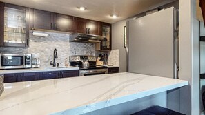 Interior - Mountain Shadows Home Away From Home (Mammoth Lakes)