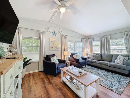 Interior. Largo Pool House and Firepit