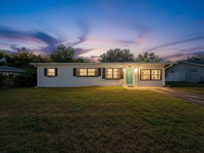 Interior - Largo Pool House and Firepit (Largo)