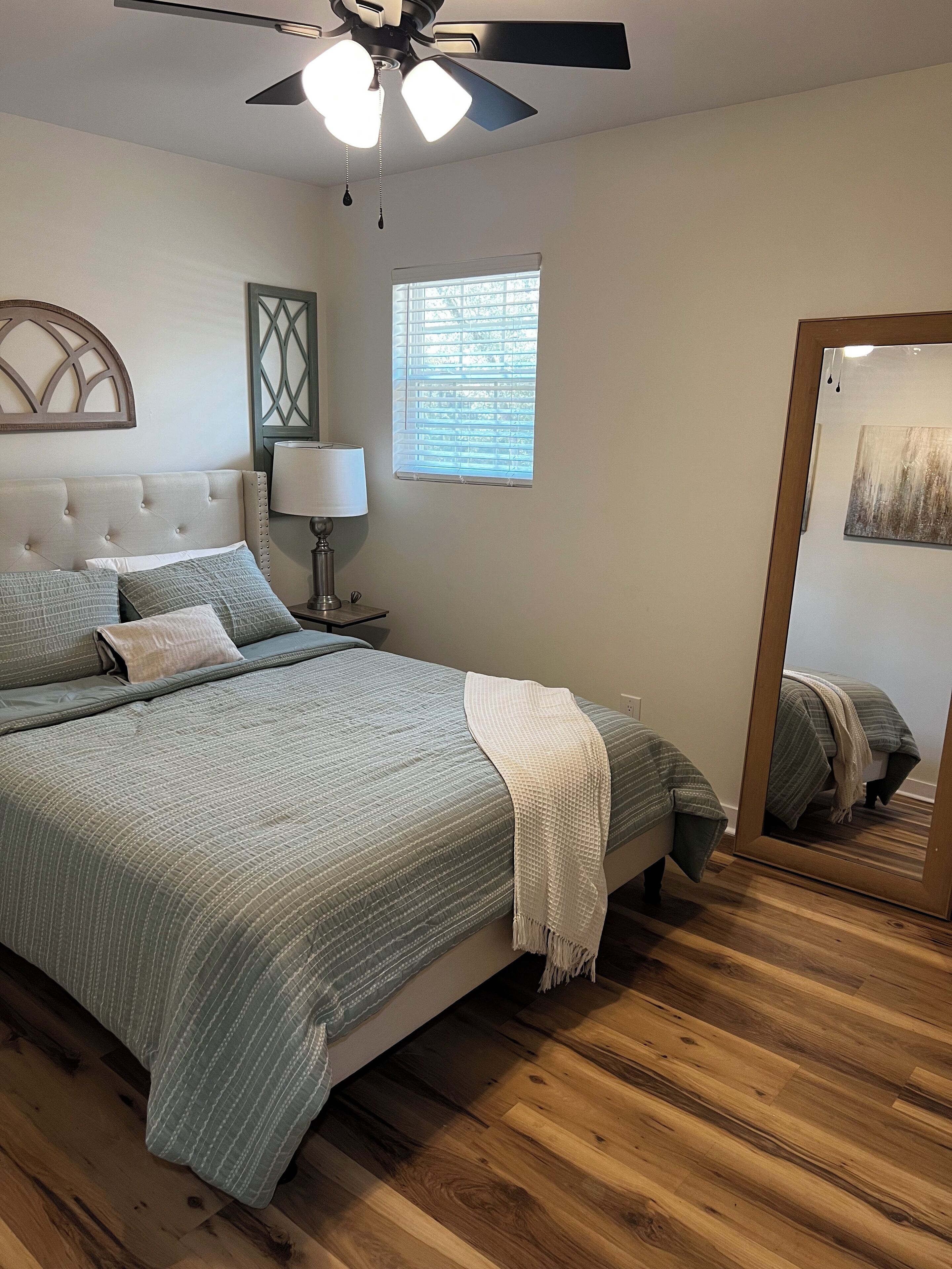 Iron/ironing board, WiFi, bed sheets