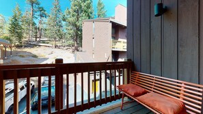 Interior - Walk to Canyon Lodge! Ski Back! Modern Space (Mammoth Lakes)