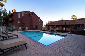 Interior - Walk to Canyon Lodge! Ski Back! Modern Space (Mammoth Lakes)