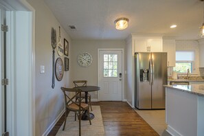 Interior - 941 Pine Manor Family (Marietta)