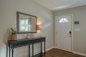 Interior - 941 Pine Manor Family (Marietta)