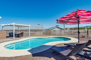 A swimming pool with lounge chairs and a pergola. - Talley it up to a Great Time in Havasu! (Lake Havasu City)