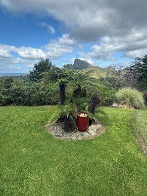 Property grounds - Taratara Retreat: Soak in the Spa & Play Pool Table Amid Majestic Mountain Views (Kaeo)