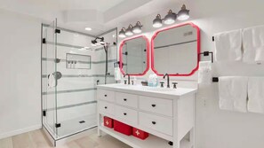 Douche, séchoir à cheveux, serviettes fournies
