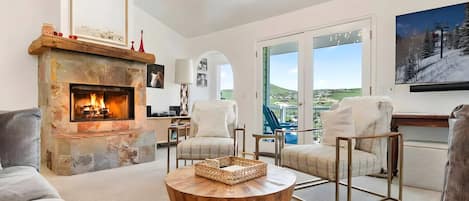 TV, fireplace, offices