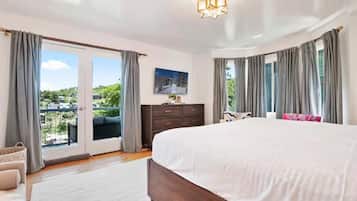 Desk, iron/ironing board, travel crib, WiFi