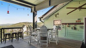 Outdoor dining - Old Town Luxury: Ski-In, Private Hot Tub, Sleeps 9 (Park City)