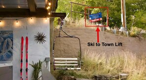A ski lift with a sign indicating directions to Park City and Town Lift. - Ridge Home | Multi-level w/ PC Views, Ski Trail (Park City)