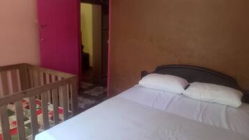 2 bedrooms, iron/ironing board, WiFi (free), bed sheets