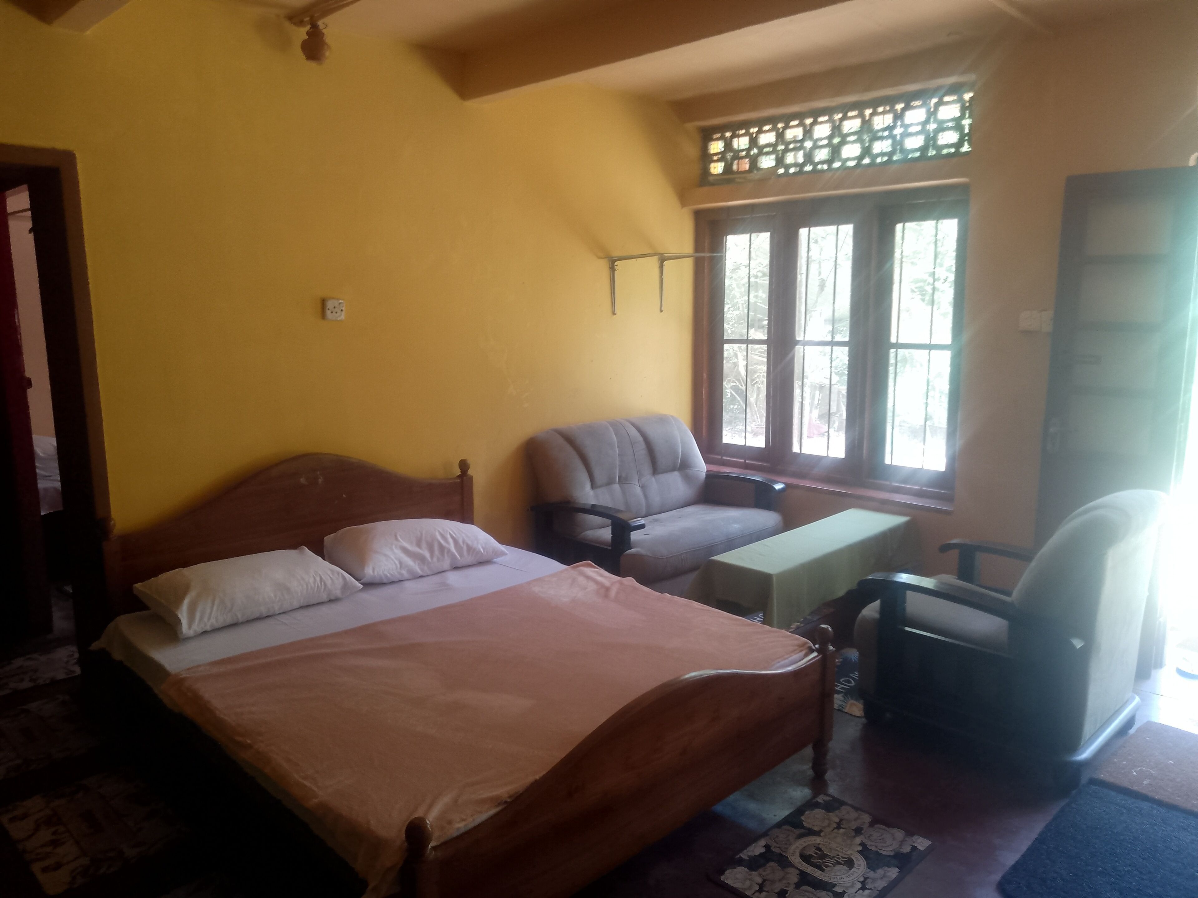 Iron/ironing board, free WiFi, bed sheets