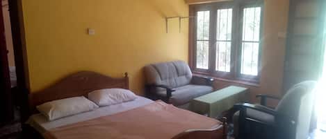2 bedrooms, iron/ironing board, WiFi (free), bed sheets