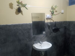 Shower, hair dryer, towels, soap - 2-bedroom bungalow in Refreshing Flower & Herb Garden for a relaxing stay. (Ella)