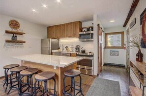 Fridge, oven, stovetop, dishwasher - Walk to Lifts & Main St Condo (Breckenridge)