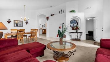 House (4 Bedrooms) | Interior