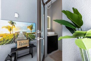 Vila (Multiple Bedrooms) | Parte interna