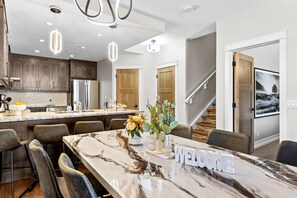 Dining - Stunning Penthouse w/ Mtn Views, Hot Tub & Pool! (Canmore)