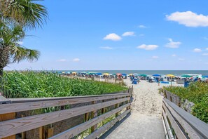 Beach nearby - Stay Above the Sea! 3BR Oceanview Penthouse in uptown Myrtle Beach (Myrtle Beach)