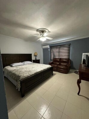 Apartament Deluxe | Cortines opaques i habitacions insonoritzades 