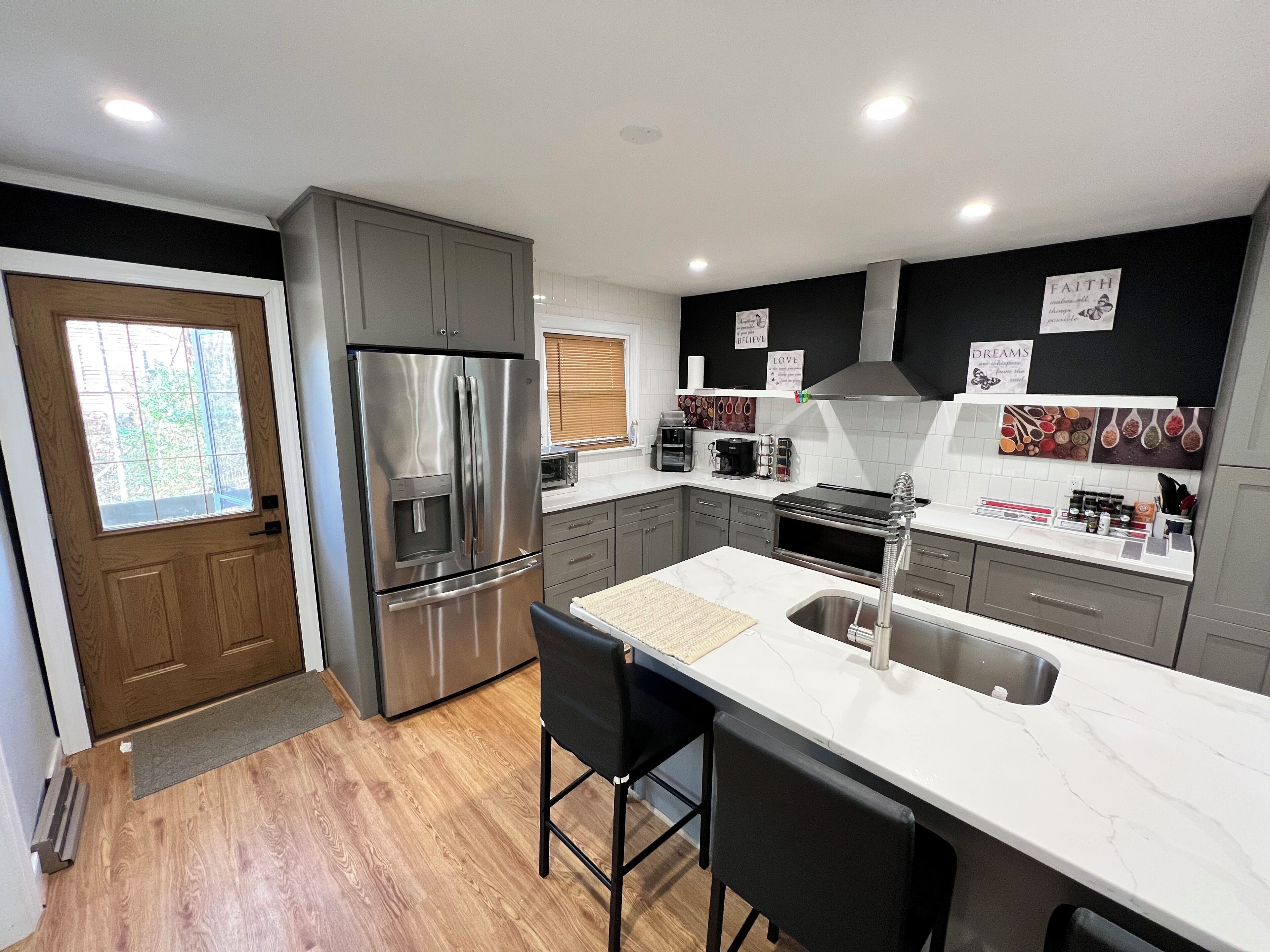 Microonde, forno, piano cottura, lavastoviglie