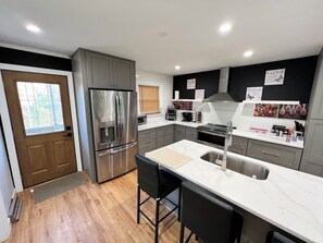 Microwave, oven, stovetop, dishwasher - Spacious 4-bedroom house in awesome Midlothian with AC (Midlothian)