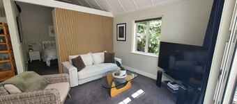 Arrowtown Central Apartment with Sundeck