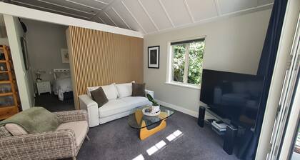 Arrowtown Central Apartment with Sundeck