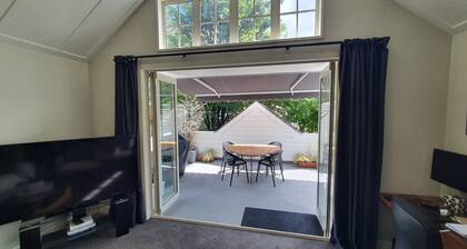 Arrowtown Central Apartment with Sundeck