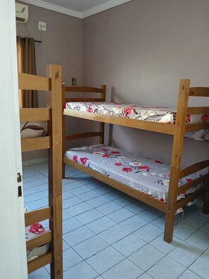 4 quartos, ferros/tábuas de passar roupa, Wi-Fi, roupa de cama