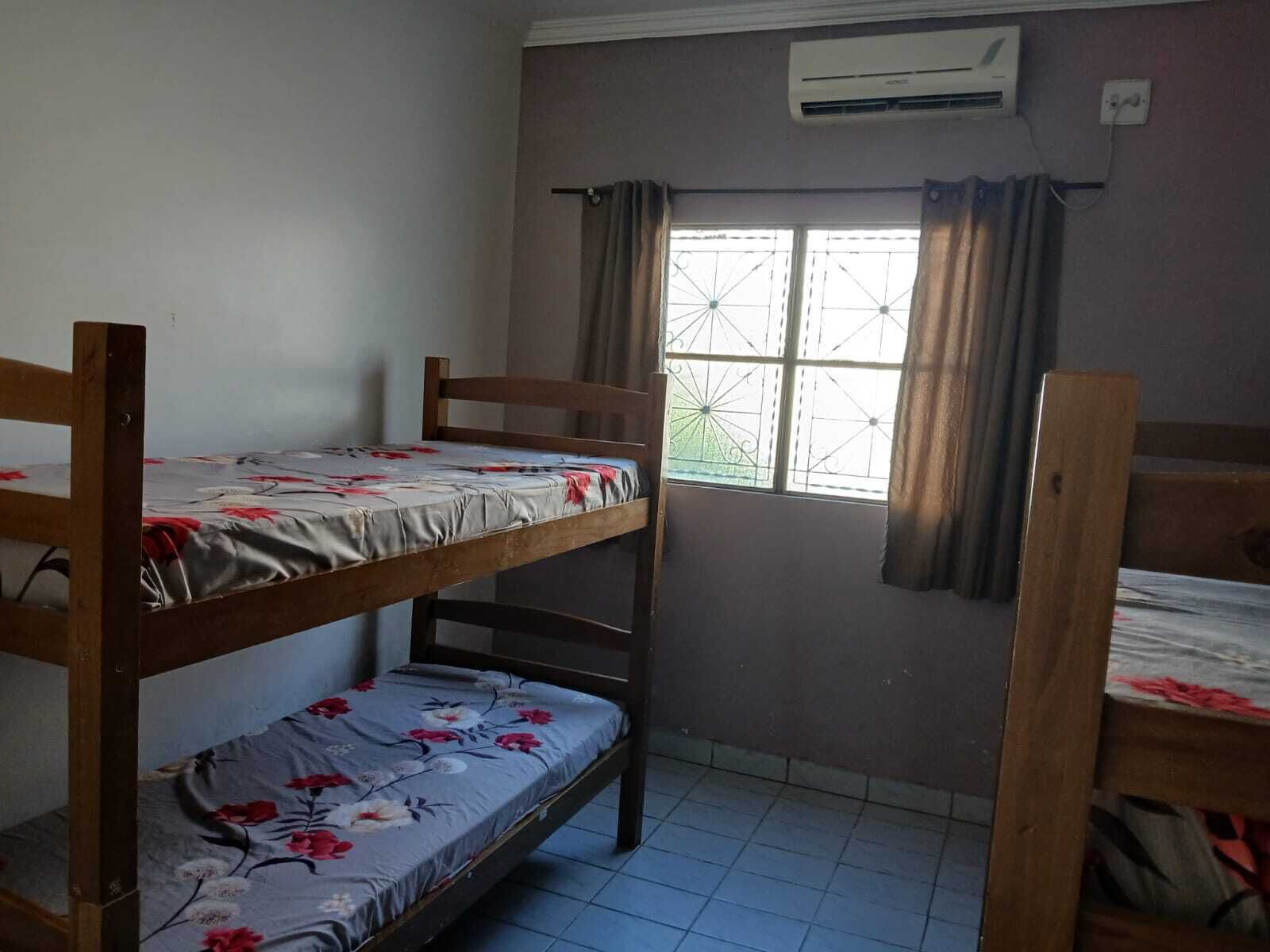 4 quartos, ferros/tábuas de passar roupa, Wi-Fi, roupa de cama