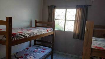 4 quartos, ferros/tábuas de passar roupa, Wi-Fi, roupa de cama