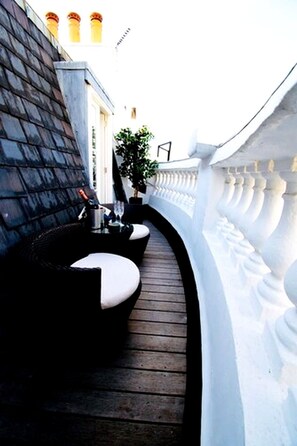 Terrace/patio - Notting Hill luxury 1 bedroom apartment + balcony. (London)