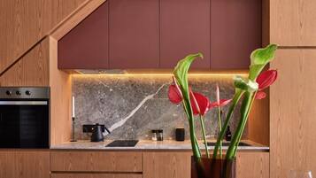 Premium Townhome, 3 Bedrooms, Non Smoking, Private Pool | Private kitchen | Fridge, oven, cookware/dishes/utensils