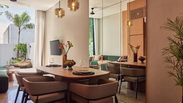 Premium Townhome, 3 Bedrooms, Non Smoking, Private Pool | Dining