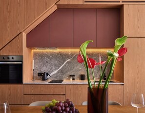 Fridge, oven, cookware/dishes/utensils - NEXA Residence Uluwatu (Kuta Selatan)