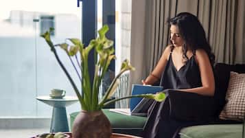 ํ๋ฆฌ๋ฏธ์ ํ์ดํ, ์นจ์ค 3๊ฐ, ๊ธ์ฐ, ์ ์ฉ ์์์ฅ | ๊ฑฐ๋ฆฌ ๋ทฐ