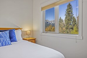 2 bedrooms, iron/ironing board, free WiFi, bed sheets - Spacious 2BR Minutes from Downtown w/ Pool+Hot Tub (Canmore)