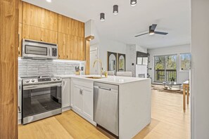 Fridge, microwave, oven, stovetop - Spacious 2BR Minutes from Downtown w/ Pool+Hot Tub (Canmore)