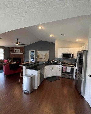 Private kitchen - Comfort & convenience: firepit, bike & hike in/out (Bentonville)