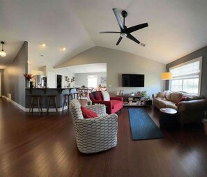 Living area - Comfort & convenience: firepit, bike & hike in/out (Bentonville)