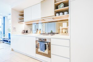 Private kitchen - StayAU Convenient City Apt in West Melb (West Melbourne)