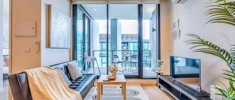 Apartment, Balcony | Living area