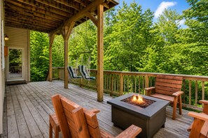 Terrace/patio - Cozy Conway Village Getaway, Private Beach, Game Room & Wooded Deck Retreat (Conway)