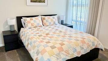 Iron/ironing board, WiFi, bed sheets