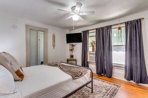 1 bedroom, desk, iron/ironing board, free WiFi